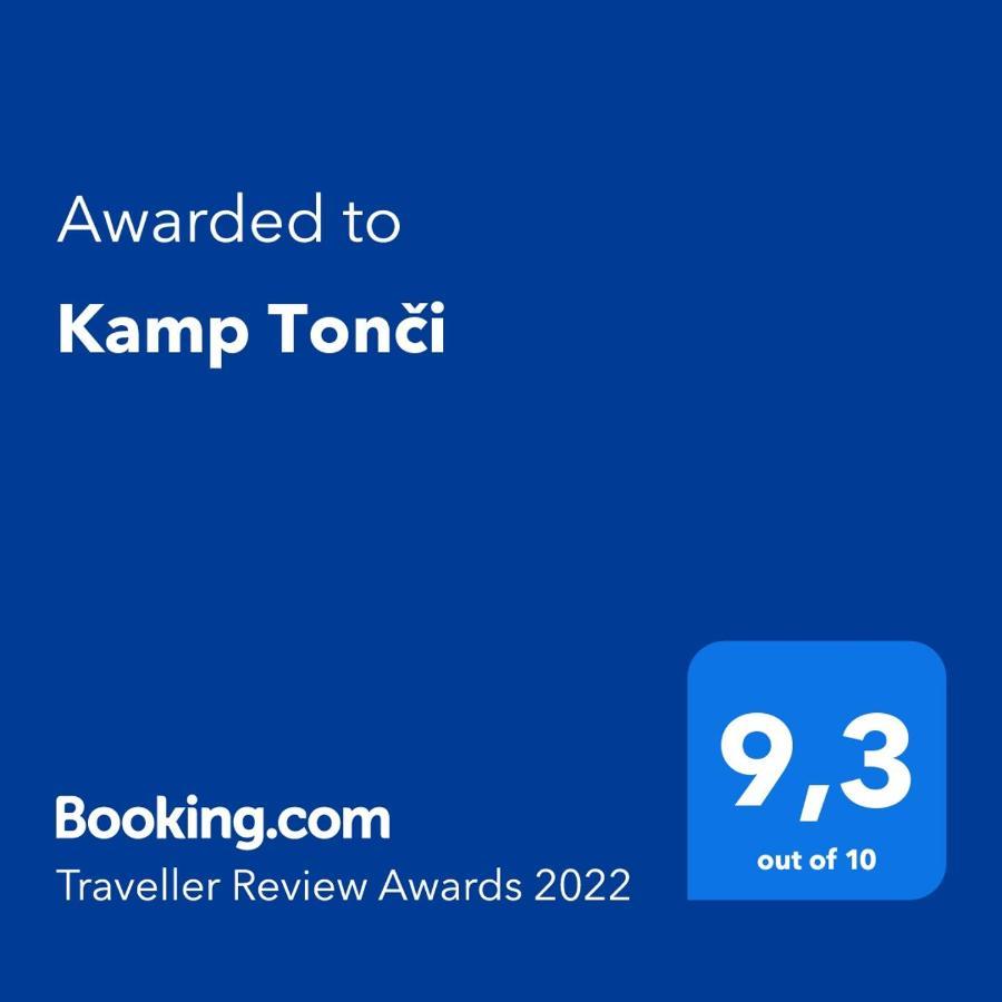 Kamp Tonci Hotel Биоград на Мору Екстериор снимка